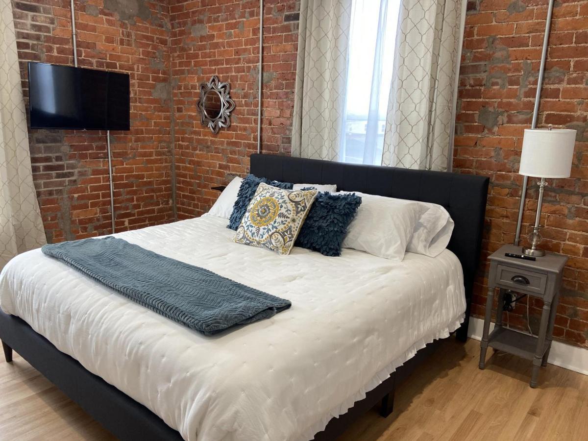 Brickhouse Loft - A Boutique Hotel 마틴즈빌 외부 사진
